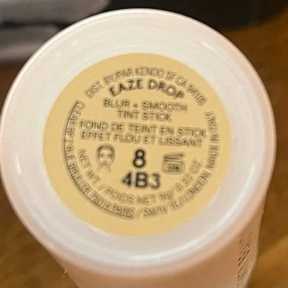 Fenty Beauty Eaze Drop Blur-Smooth Tint Stick #8 New In Box - Picture 4 of 9